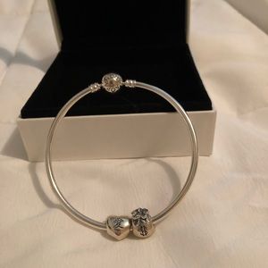 Beautiful Pandora bracelet with 2 charms